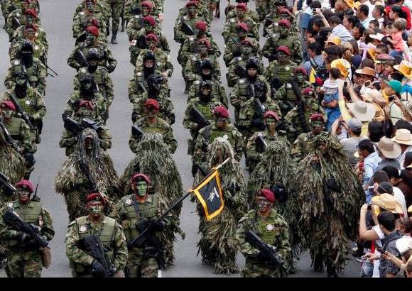 Jaime Pérez - Las Fuerzas Armadas, imponentes en el Desfile a Caballo.
