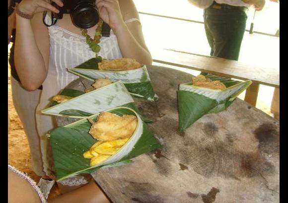 Nelson Matta - Un alimento tradicional en la aldea Parar&#225; Puru es el pescado frito con pl&#225;tano.