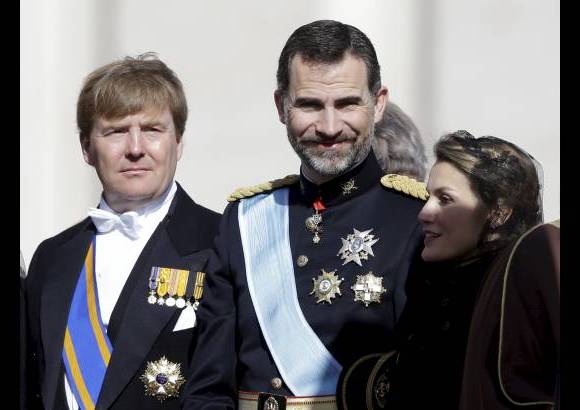 AP - El pr&#237;ncipe de Holanda William Alexander al lado de los pr&#237;ncipes de Asturias, Felipe y Letizia