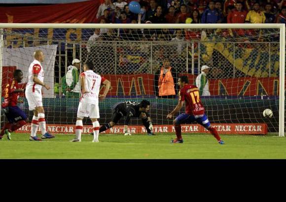 Colprensa - El autor del gol pastuso es hijo de Carlos Rendón, exjugador del Pasto y reconocido por su buena pegada a los balones de tiro libre.