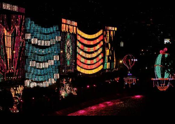 Jaime P&#233;rez - Del Medell&#237;n antiguo se &quot;prest&#243;&quot; ese toque de nostalgia que se vertir&#225; en el corredor del r&#237;o, en 75 parques y en los lugares m&#225;s emblem&#225;ticos, porque evocar&#225; sus tradiciones y costumbres.