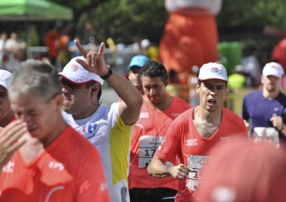 Esteban Jaramillo y Sebasti&#225;n Salazar - M&#225;s de 10 mil competidores se dieron cita en esta hist&#243;rica cita deportiva que se corr&#237;a en las modalidades de 5, 10, 21 y 42 kil&#243;metros.