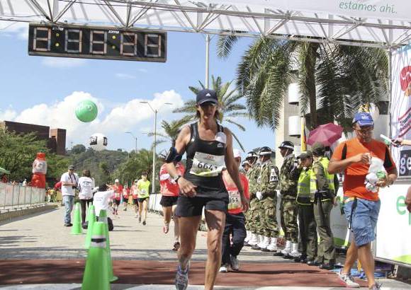 Esteban Jaramillo y Sebasti&#225;n Salazar - M&#225;s de 10 mil competidores se dieron cita en esta hist&#243;rica cita deportiva que se corr&#237;a en las modalidades de 5, 10, 21 y 42 kil&#243;metros.