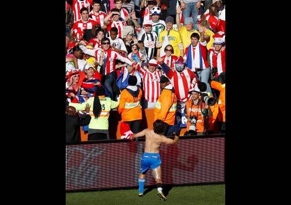 Reuters - Paraguay sumó su primera victoria en el Mundial, en un partido que debió ganar con mayor amplitud y en el que el triunfo nunca estuvo en riesgo.