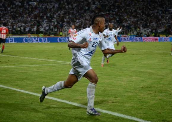 Colprensa - En tiempo reglamentario el delantero John Fredy Pajoy puso en ventaja al equipo de Manizales en la agon&#237;a del primer tiempo.