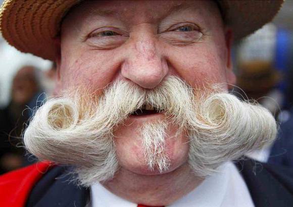 Reuters - Extra&#241;a competencia para elegir el mejor bigote de B&#233;lgica.