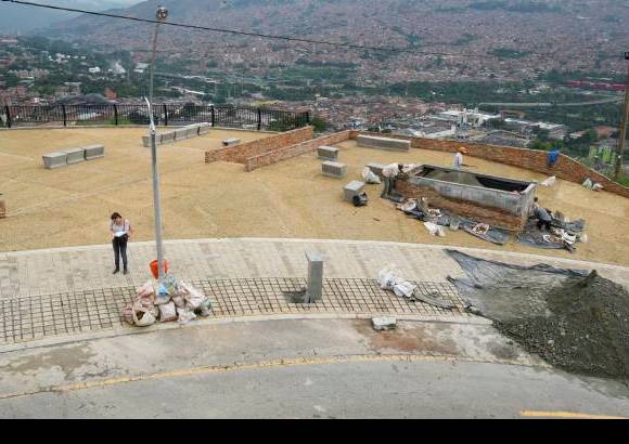 Juan Antonio S&#225;nchez - Uno de los atractivos de las obras es el sendero peatonal, de 1.680 metros lineales, que bordea todo el cerro y cuenta con la arquitectura de Marisol Uribe. Adem&#225;s del mirador en 360 grados de la ciudad.