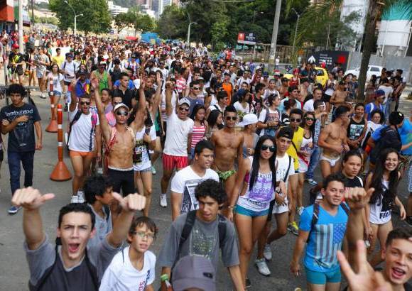 Manuel Saldarriaga - En Medell&#237;n se realiz&#243; el D&#237;a sin pantalones, que seg&#250;n sus organizadores se trat&#243; de una marcha para defender la libertad de expresi&#243;n.