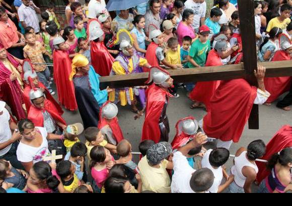Manuel Saldarriaga - Los antioqueños mantienen viva la tradición de asistir a las procesiones.