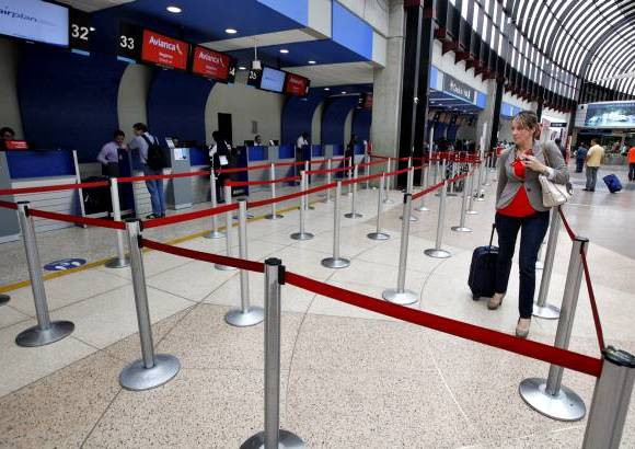 Julio C&#233;sar Herrera - Los viajeros que contaban con tiquetes para los vuelos cancelados el viernes fueron notificados con anticipaci&#243;n sobre esa decisi&#243;n de la aerol&#237;nea.