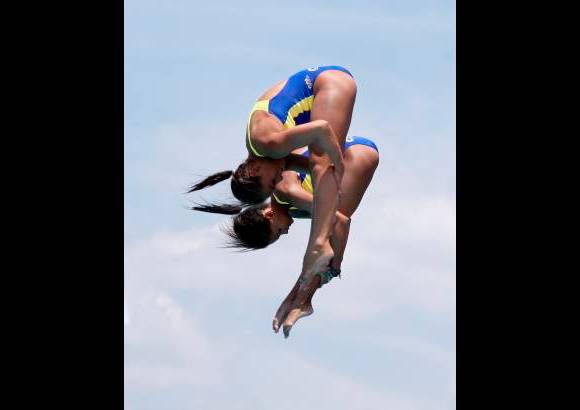Robinson Sáenz - Carolina Murillo y Sara Bedoya le dieron a Colombia la última medalla de oro en el torneo de clavados en la prueba de plataforma sincronizada.