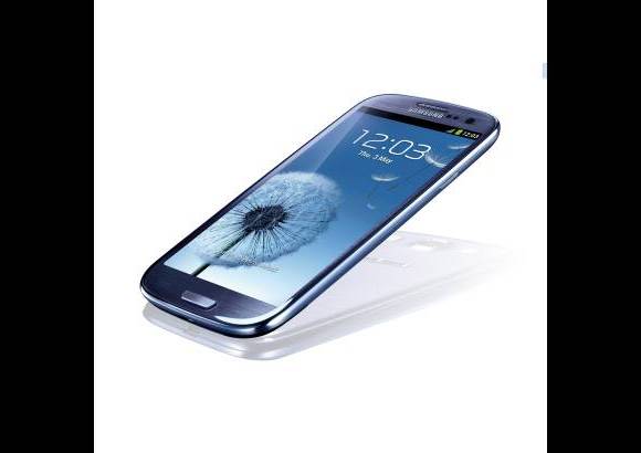 Cortes&#237;a - Viene con el sistema operativo Android 4.0 y seg&#250;n el fabricante, consume 20 por ciento menos bater&#237;a que el Galaxy II.