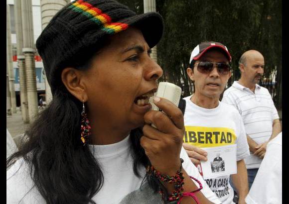 - Luz Amparo Mej&#237;a, directora de la Corporaci&#243;n Madres de la Candelaria L&#237;nea Fundadora, dijo que en Antioquia hay m&#225;s de 1.000 personas que est&#225;n en manos de las Farc.