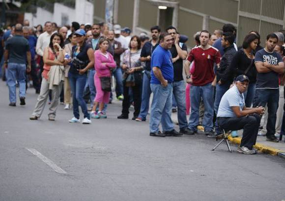 Reuters - El Plan Rep&#250;blica se extiende por los 13.810 centros de votaci&#243;n distribuidos por todo el pa&#237;s, en los que se han habilitado 39.322 mesas electorales.