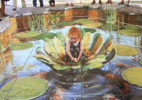 Foto: Cortes&#237;a - El artista brit&#225;nico Julian Beever se especializ&#243; en el manejo de la &#243;ptica para crear efectos tridimensionales con sus pinturas hechas con tiza. Un trabajo que va de la calle a un centro comercial de Medell&#237;n.