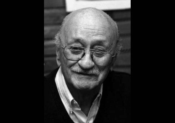 &#211;scar Hern&#225;ndez Monsalve - Periodista, escritor y poeta - &quot;Son muchas an&#233;cdotas en 60 a&#241;os que llevo escribiendo en EL COLOMBIANO. Recuerdo el gazapo que le cog&#237; a Argos, el cazador de gazapos. Dijo una vez, cuando le preguntaron sobre la mano de Cervantes, que se la habian cortado en la batalla de Lepanto. Pero &#233;l no perdi&#243; la mano sino la movilidad&quot;.