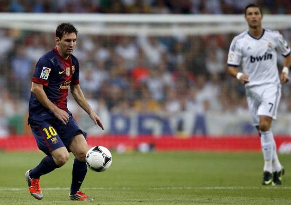 Reuters - Todo pintaba para una goleada de proporciones cuando los azulgranas quedaron con 10 hombres a los 28 minutos por la expulsi&#243;n de Adriano tras derribar a Cristiano dentro del &#225;rea. El portugu&#233;s se perfilaba para aumentar la diferencia en un desborde.