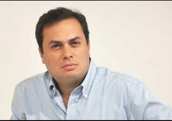 - Faruk Urrutia, es un médico de la Universidad Javeriana, especializado en Gerencia en Salud, Gerencia Publica y máster en Seguridad Social. Ha trabajado en la Empresa Territorial para La Salud y es el coordinador del partido Centro Democrático en el departamento Cesar.