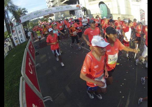 Esteban Jaramillo y Sebastián Salazar - Más de 10 mil competidores se dieron cita en esta histórica cita deportiva que se corría en las modalidades de 5, 10, 21 y 42 kilómetros.