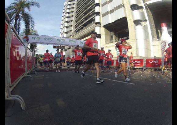 Esteban Jaramillo y Sebastián Salazar - Más de 10 mil competidores se dieron cita en esta histórica cita deportiva que se corría en las modalidades de 5, 10, 21 y 42 kilómetros.