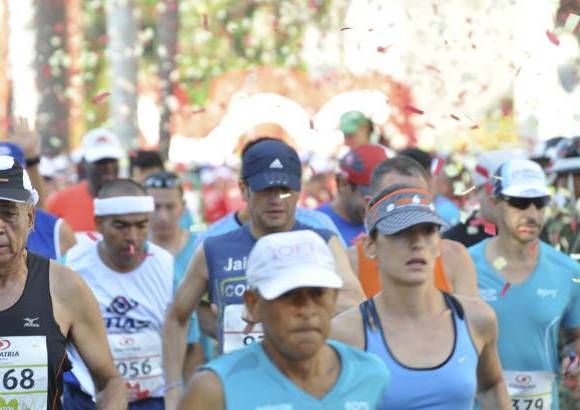 Esteban Jaramillo y Sebastián Salazar - Más de 10 mil competidores se dieron cita en esta histórica cita deportiva que se corría en las modalidades de 5, 10, 21 y 42 kilómetros.