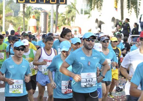 Esteban Jaramillo y Sebastián Salazar - Más de 10 mil competidores se dieron cita en esta histórica cita deportiva que se corría en las modalidades de 5, 10, 21 y 42 kilómetros.
