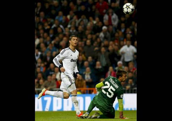 REUTERS - El primer gol lleg&#243; en una acci&#243;n iniciada por Benzema, seguida por Mesut &#214;zil y que fue finalizada por Cristiano Ronaldo.