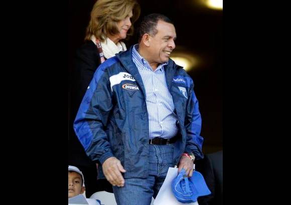 AP - El presidente de Honduras, Porfirio Lobo, también estuvo presente en el compromiso.