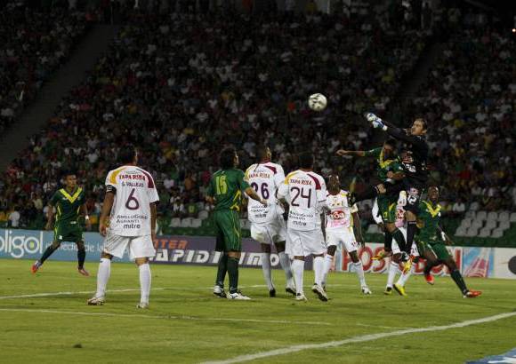 Colprensa - Deportes Tolima sac&#243; un valioso triunfo en Armenia ante Quind&#237;o y se acerc&#243; a la clasificaci&#243;n de los cuadrangulares.