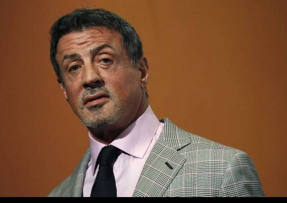 Foto Reuters - Para el director de la película, Walter Hill, se trata de "una especie de homenaje a cierto tipo de cine de acción de los ochenta", pero al mismo tiempo de "una película actual" con elementos de heroísmo tratados desde una "perspectiva irónica", que -en su opinión- se aprecia especialmente en las escenas de acción.