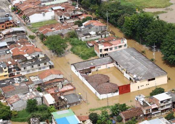 Colprensa - La creciente del río Cauca las poblaciones más afectadas son Jamundí, La Victoria, Zarzal, Roldanillo, Bolívar, Tulúa, Río Frío, Mediacanoa, entre otros.