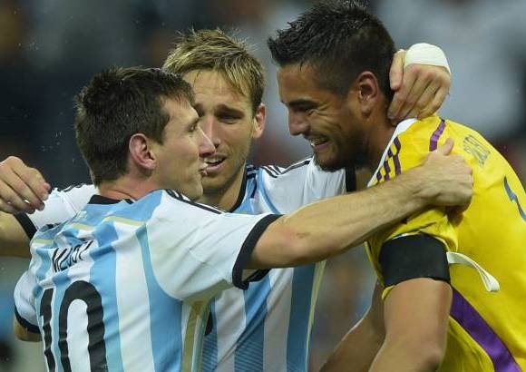 FOTO AFP - Por tercera vez en la historia habr&#225; final entre la albiceleste y los alemanes, con un t&#237;tulo por lado. La &#250;ltima final de Argentina justamente fue ante los germanos. R&#237;o de Janeiro ser&#225; el privilegiado escenario de un hist&#243;rico desempate entre dos potencias del f&#250;tbol mundial.