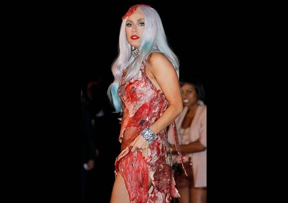 Reuters - Además, su provocativo video "Telephone" junto a Beyoncé ganó en Mejor Colaboración.