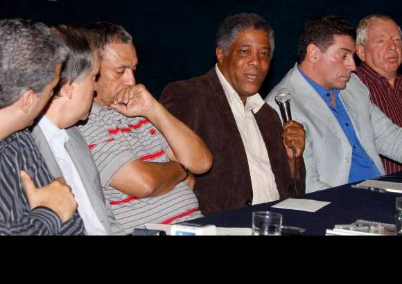 Jaime P&#233;rez Mun&#233;var - Previo al conversatorio, v&#237;a sondeo virtual, los lectores de elcolombiano.com hab&#237;an dejado su opini&#243;n al respecto: el 76% de participantes consider&#243; que los medios de comunicaci&#243;n no contribuyen con el desarrollo del f&#250;tbol en el pa&#237;s, mientras que tan solo un 24% report&#243; un balance positivo.