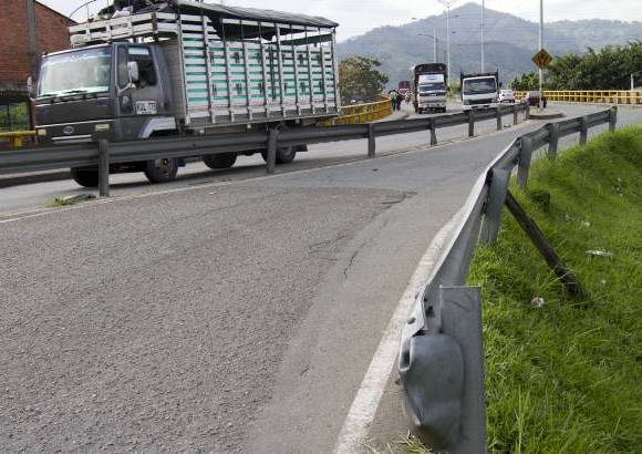 - La ampliaci&#243;n a tres carriles dl puente Sim&#243;n Bol&#237;var que comunica a Envigado con Itag&#252;&#237;, requiere de la voluntad pol&#237;tica de ambos municipios.