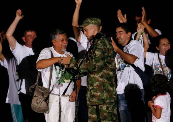 Mario Franco, Colprensa - Tras retirar las cadenas, la familia Moncayo se retir&#243; a descansar.