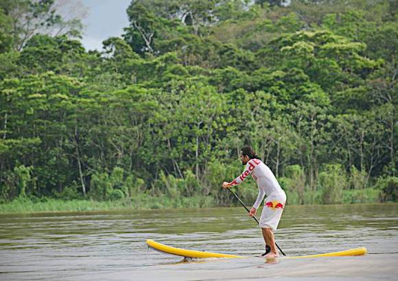 FOTO CORTESIA - COLPRENSA - El m&#250;ltiple campe&#243;n mundial de clavados, Orlando Duque, regres&#243; a Bogot&#225; despu&#233;s de 10 d&#237;as de traves&#237;a por el r&#237;o Amazonas, en donde hizo realidad uno de sus m&#225;s grandes sue&#241;os: saltar desde &#225;rboles que superan los 35 metros de altura, en medio del r&#237;o m&#225;s ancho del mundo y la reserva ambiental m&#225;s importante del planeta.