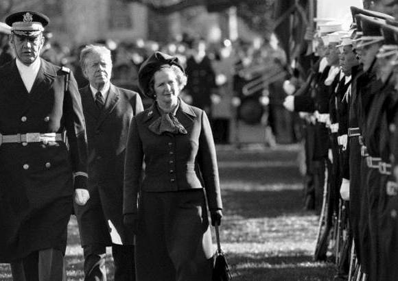 AP - Con ese triunfo vendr&#237;an los a&#241;os duros de Thatcher, que no dud&#243; en continuar con el congreso anual de su partido en Brighton (sur de Inglaterra) cuando el Ira perpetr&#243; en 1984 un atentado contra el hotel donde se celebraba o cuando se enfrent&#243; a los mineros, a los que derrot&#243; en 1985, despu&#233;s de un a&#241;o de enfrentamientos por el cierre de pozos de carb&#243;n.