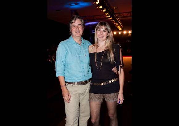 Cortes&#237;a C&#225;mara l&#250;cida - Juan L&#243;pez y Sara Jaramillo. Ella nos recuerda que los short son un must de la temporada y que se ven estupendos en ocasiones formales. Bien por sus medias.