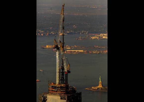 Reuters - En las redes sociales las etiquetas como #NeverForget o #OneWTC se convertieron en trending topics.