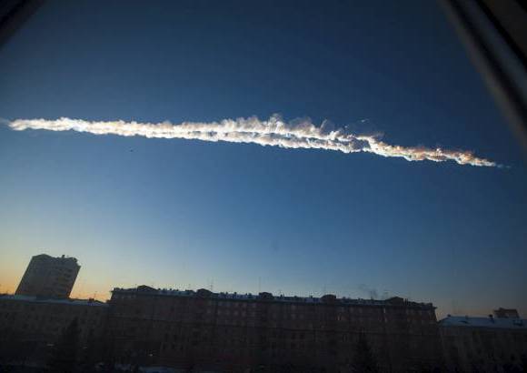 AP - La academia dijo en un comunicado emitido horas despu&#233;s de la ca&#237;da ocurrida la ma&#241;ana del viernes que el meteoro ingres&#243; a la atm&#243;sfera de la Tierra a una velocidad de al menos 54.000 kph y e hizo pedazos a entre 30 y 50 kil&#243;metros sobre el suelo.
