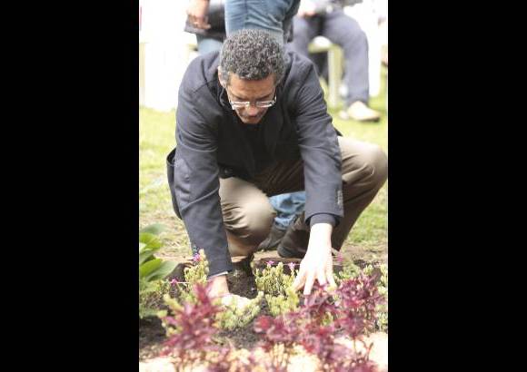 Colprensa-Christian Castillo - A este encuentro asistió el Alcalde Mayor (e) Guillermo Asprilla Coronado, director del Jardín Botánico, Luis Olmedo Martínez, el director del IDRD, Elemir Pinto Díaz, el Subdirector Técnico de Parques del IDRD, Ricardo Gómez, la Subdirectora educativa y cultura del Jardín botánico, Adriana Lagos, y el Subdirector Técnico Operativo del Jardín Botánico, Jorge Sánchez.