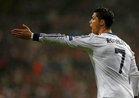 REUTERS - El partido se puso en bandeja para el Real Madrid, aunque conjunto de Mourinho no finalizaba sus acciones.