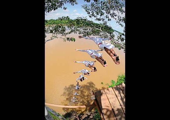 FOTO CORTESIA - COLPRENSA - Adem&#225;s de ejecutar sus mejores saltos, Orlando intercambi&#243; costumbres, comparti&#243; experiencias, disfrut&#243; del paisaje y vivi&#243; las maravillas de este hermoso lugar, l&#237;nea imaginaria que divide a estos tres pa&#237;ses latinoamericanos.