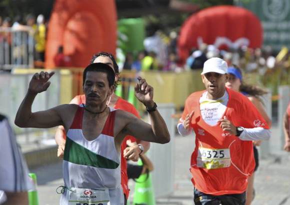 Esteban Jaramillo y Sebasti&#225;n Salazar - M&#225;s de 10 mil competidores se dieron cita en esta hist&#243;rica cita deportiva que se corr&#237;a en las modalidades de 5, 10, 21 y 42 kil&#243;metros.