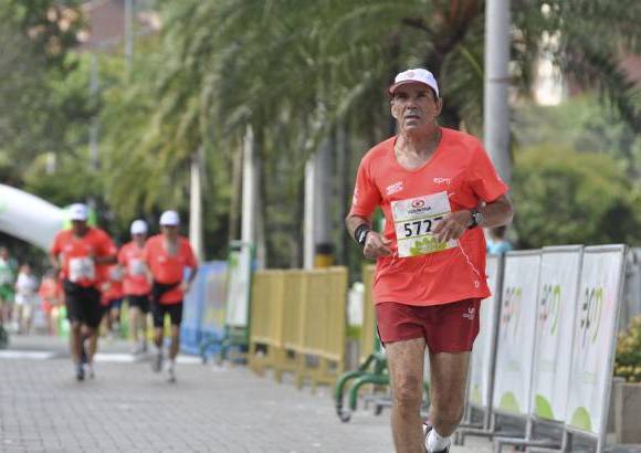Esteban Jaramillo y Sebasti&#225;n Salazar - M&#225;s de 10 mil competidores se dieron cita en esta hist&#243;rica cita deportiva que se corr&#237;a en las modalidades de 5, 10, 21 y 42 kil&#243;metros.