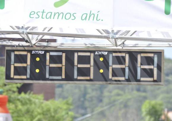 Esteban Jaramillo y Sebasti&#225;n Salazar - M&#225;s de 10 mil competidores se dieron cita en esta hist&#243;rica cita deportiva que se corr&#237;a en las modalidades de 5, 10, 21 y 42 kil&#243;metros.