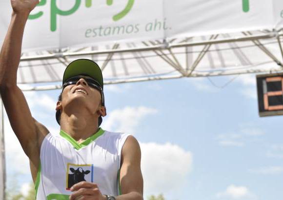 Esteban Jaramillo y Sebasti&#225;n Salazar - M&#225;s de 10 mil competidores se dieron cita en esta hist&#243;rica cita deportiva que se corr&#237;a en las modalidades de 5, 10, 21 y 42 kil&#243;metros.