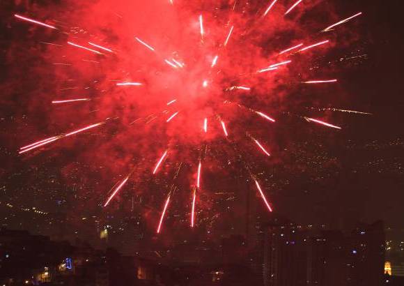 Fotos: Robinson Sáenz - La Alborada es la forma como Medellín recibe el mes de diciembre. Un acto alegre para algunos, pero incómodo y doloroso para muchos otros.