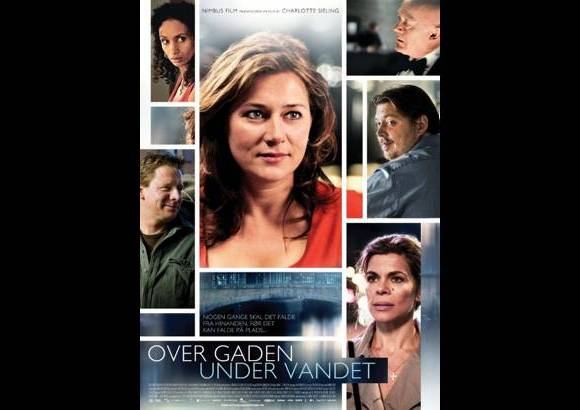 Over gaden, under vandet - Arriba de la calle, bajo el agua (Dinamarca, 2009) - Una película sobre la generación adulta, para la cual todo es posible y sólo la limita la imaginación. La pareja de Ask y Anne tienen todo lo que pueden desear, pero una mañana Anne se da cuenta de que Ask quiere una pausa, una decisión que llega a afectar a todos a su alrededor.